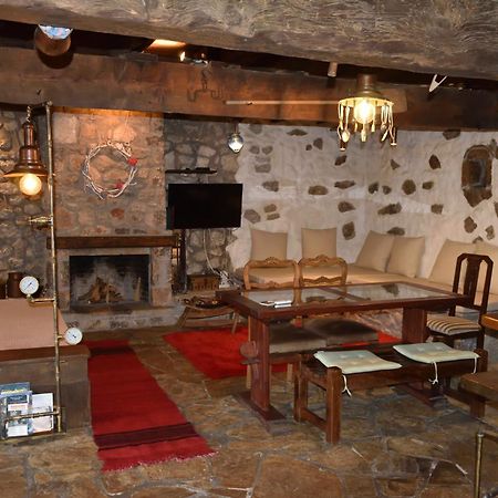 Villa Μικρή Πέτρινη Μεζονέτα 2 à Lílaia Extérieur photo