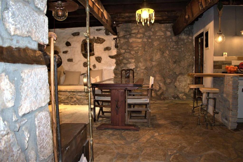 Villa Μικρή Πέτρινη Μεζονέτα 2 à Lílaia Extérieur photo
