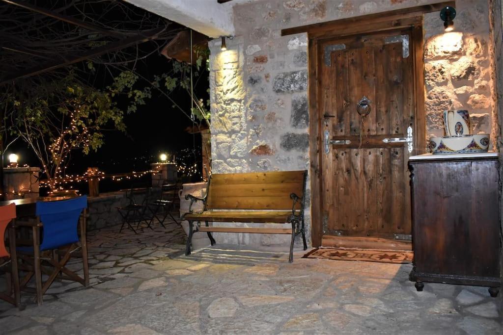 Villa Μικρή Πέτρινη Μεζονέτα 2 à Lílaia Extérieur photo