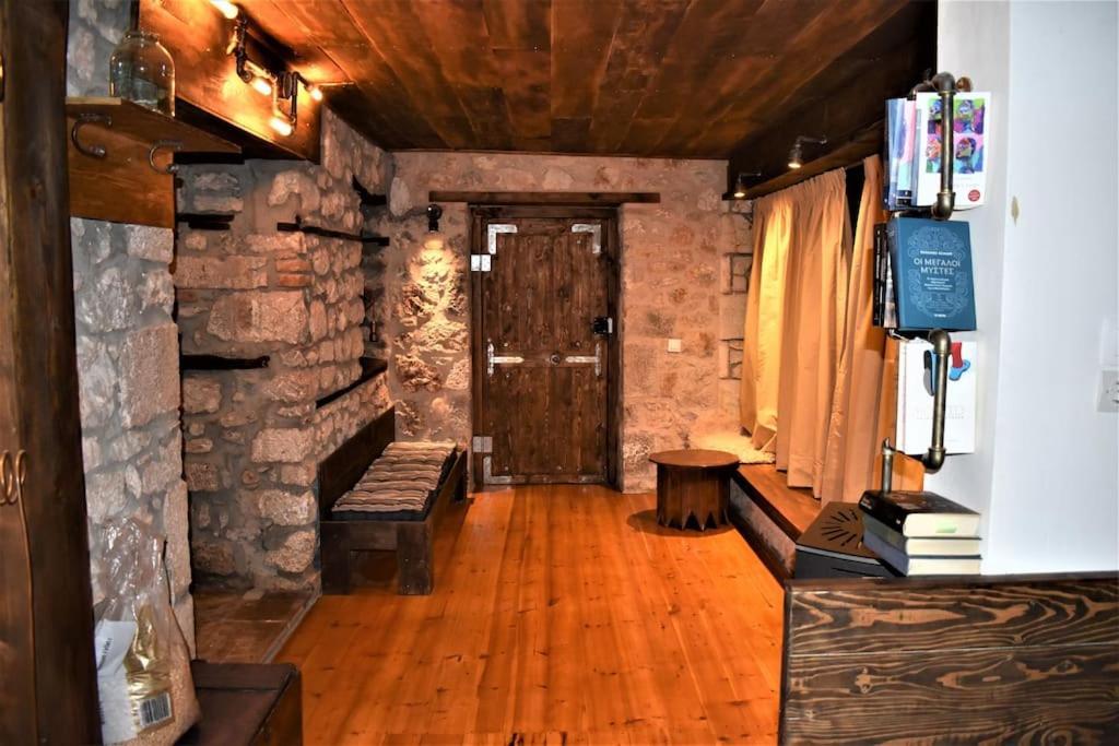 Villa Μικρή Πέτρινη Μεζονέτα 2 à Lílaia Extérieur photo