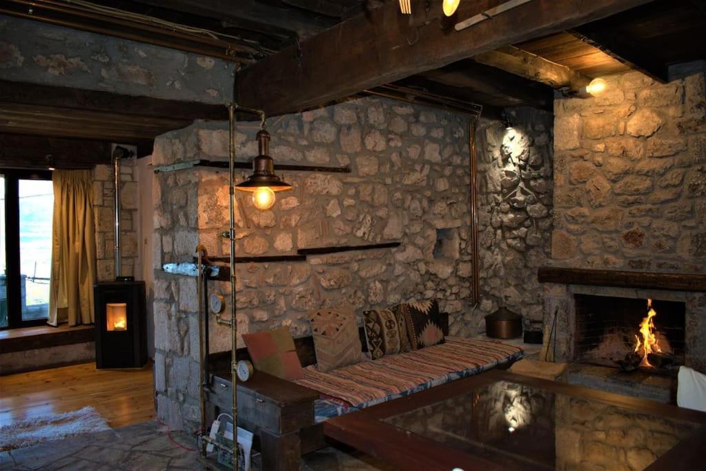 Villa Μικρή Πέτρινη Μεζονέτα 2 à Lílaia Extérieur photo