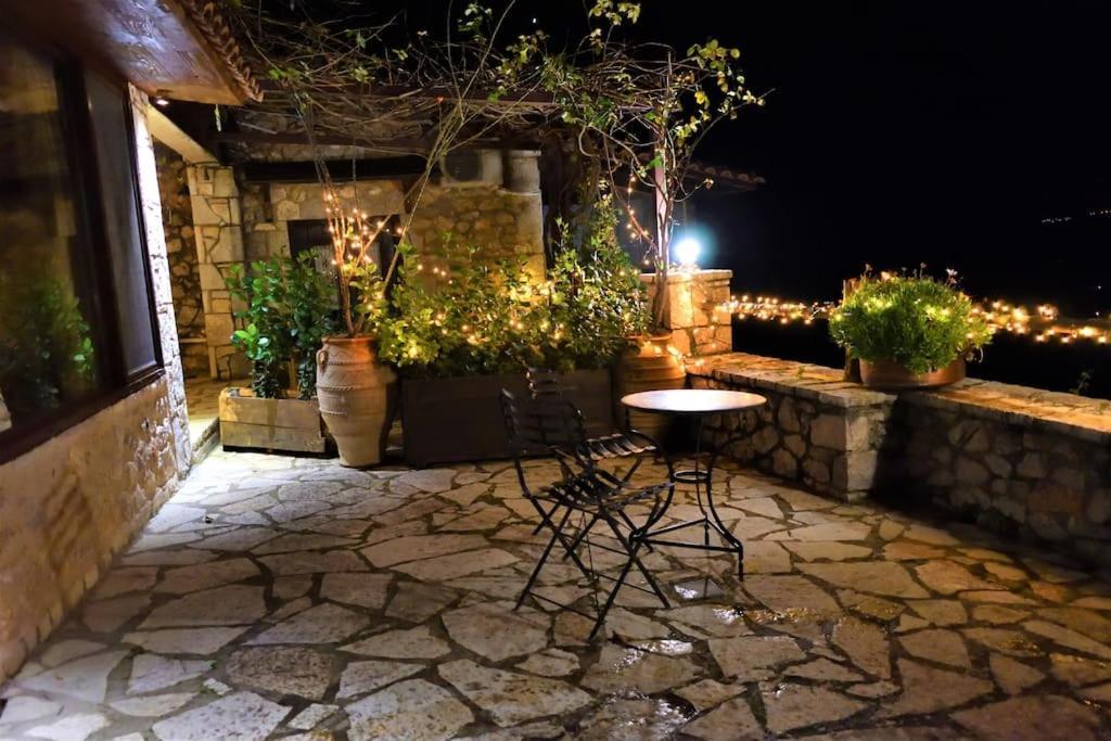 Villa Μικρή Πέτρινη Μεζονέτα 2 à Lílaia Extérieur photo