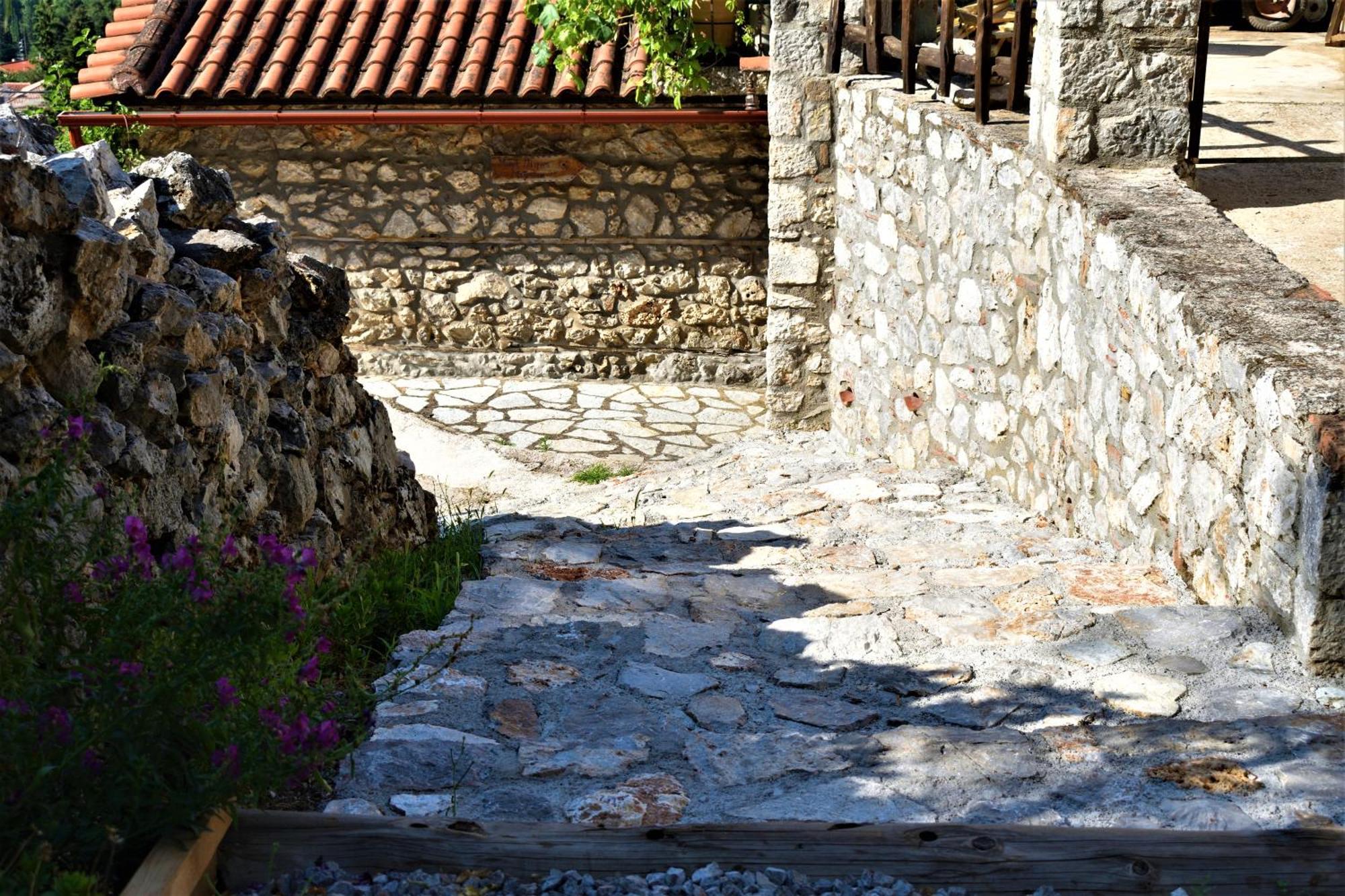 Villa Μικρή Πέτρινη Μεζονέτα 2 à Lílaia Extérieur photo